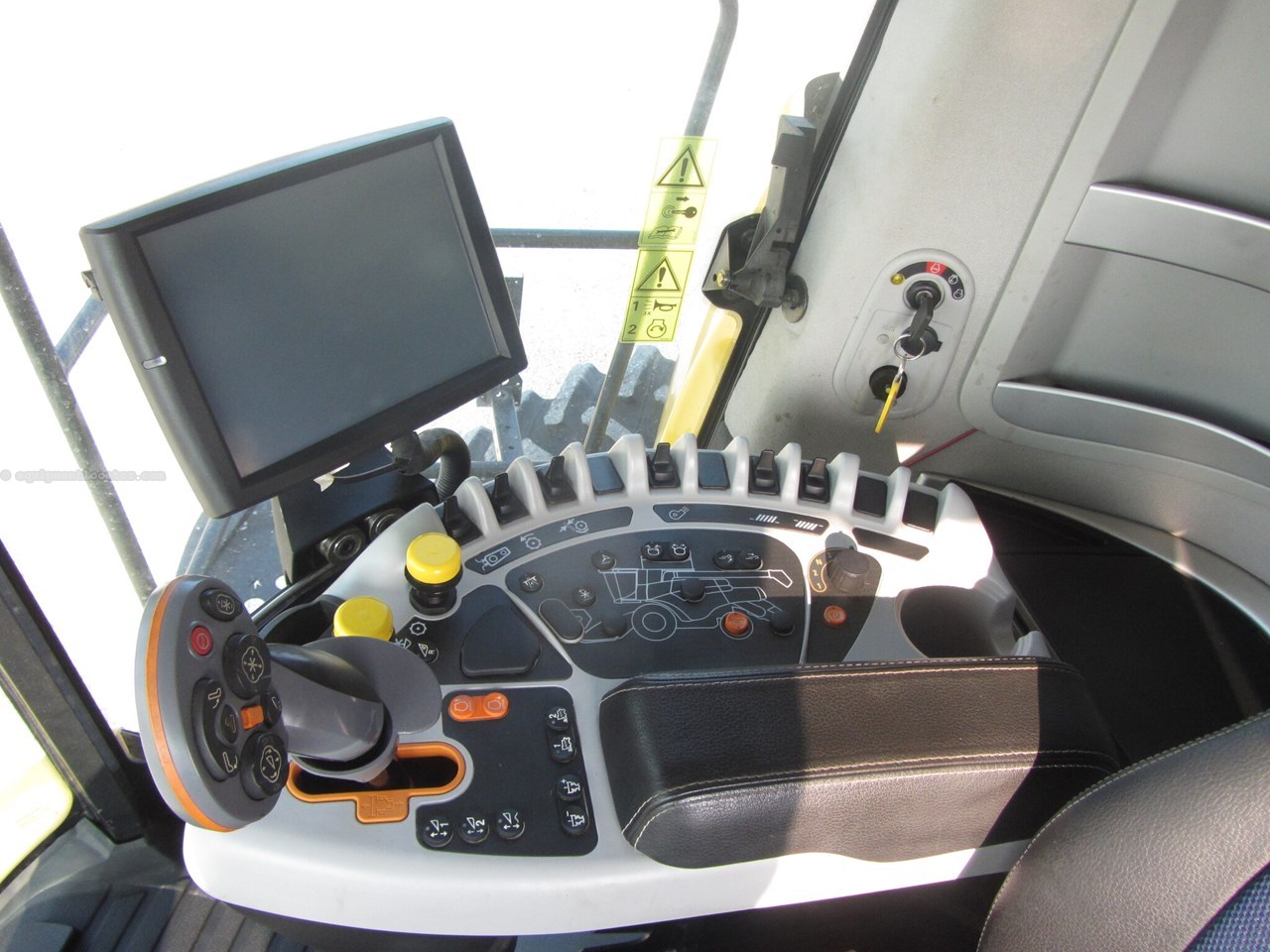 2015 New Holland CR7.90 Image 10