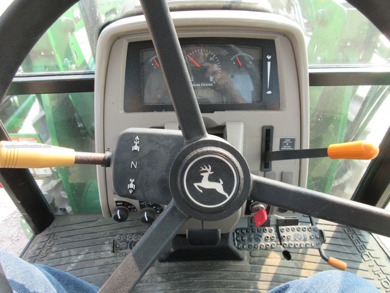 2011 John Deere 5101E Image 10