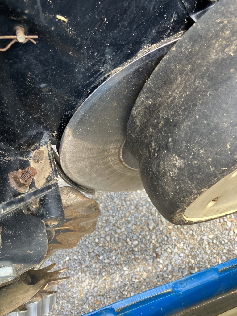 2010 Kinze 3600 Image 10