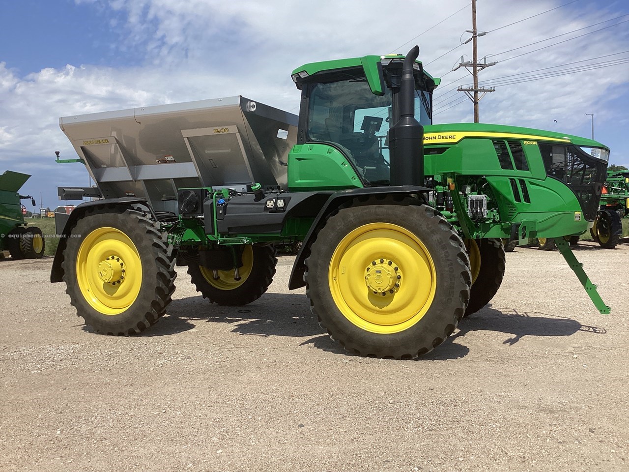 2025 John Deere 600R Image 10