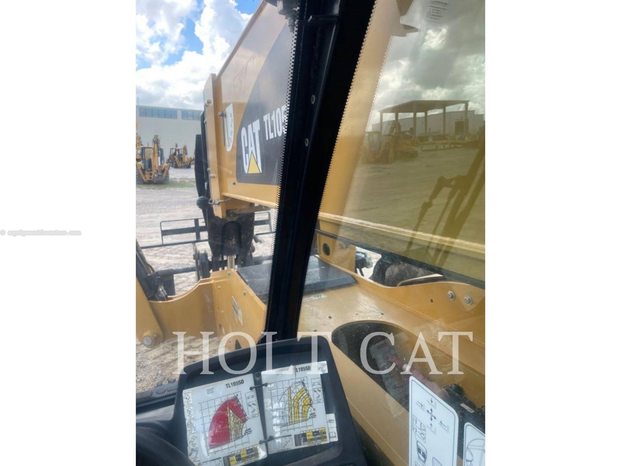 2021 Caterpillar TL1055D Image 10