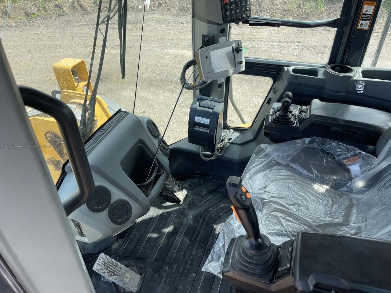 2020 John Deere 844L Image 10