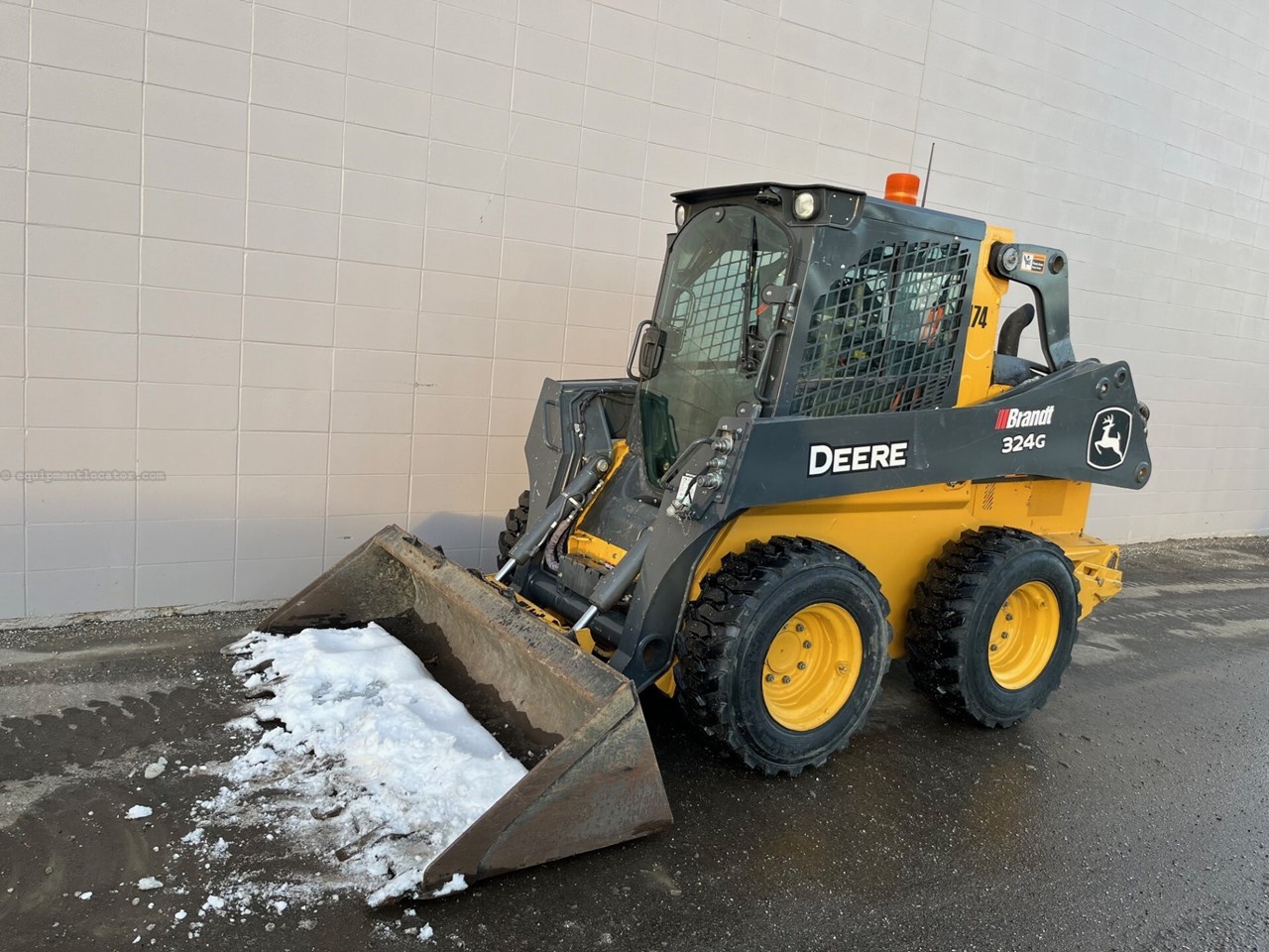 2022 John Deere 324G Image 2