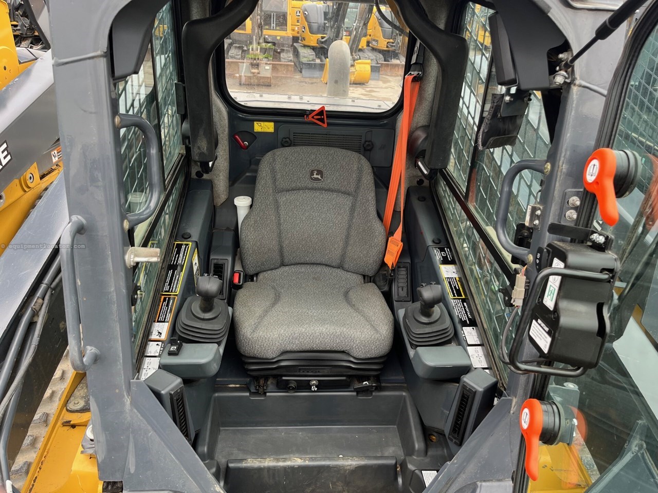 2021 John Deere 333G Image 7