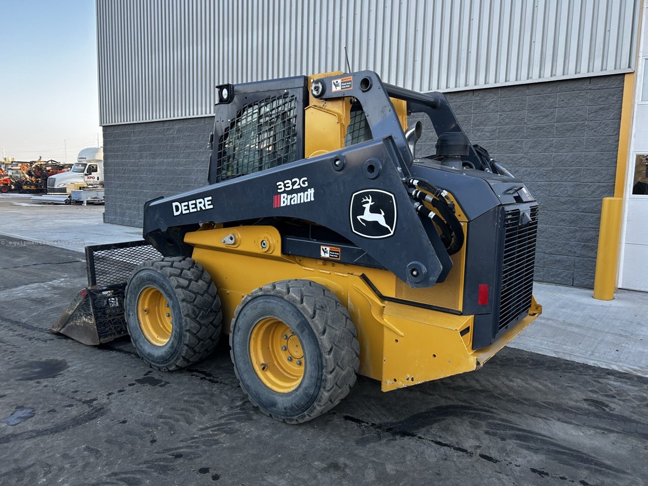 2021 John Deere 332G Image 4