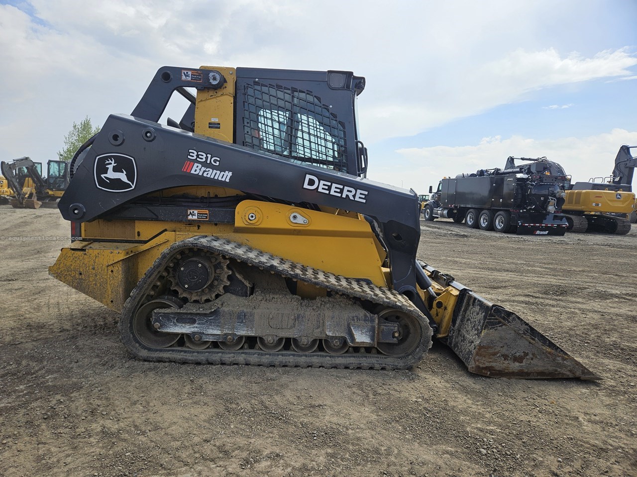 2022 John Deere 331G Image 3