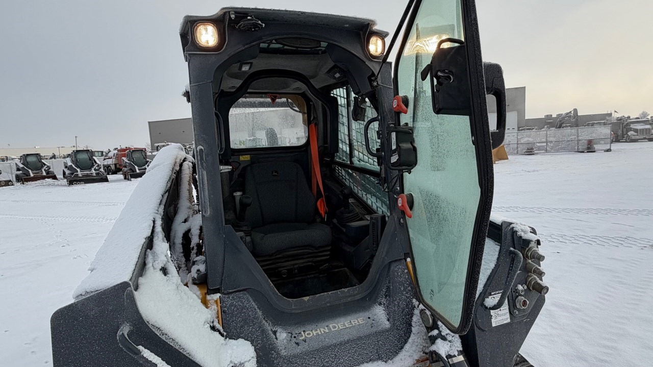 2022 John Deere 331G Image 10