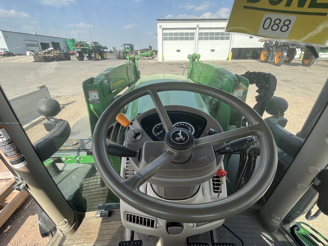 2021 John Deere 6215R Image 10