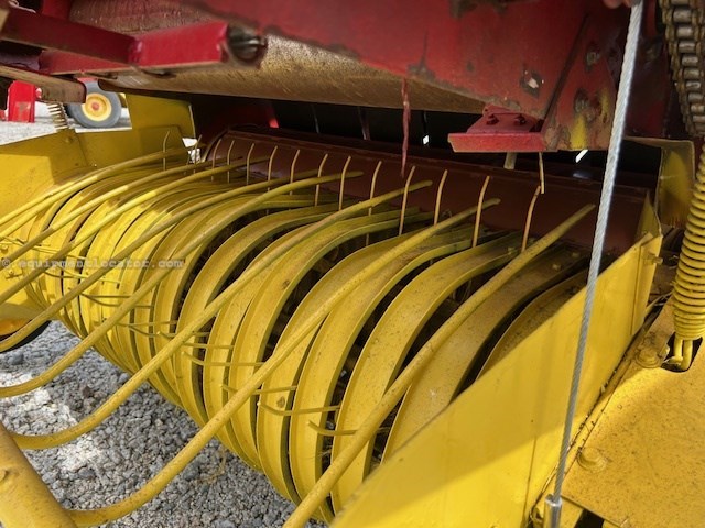 1990 New Holland 630 Image 10