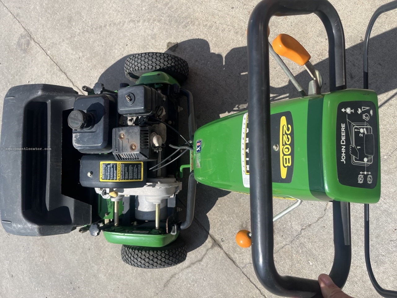 2004 John Deere 220B Image 4