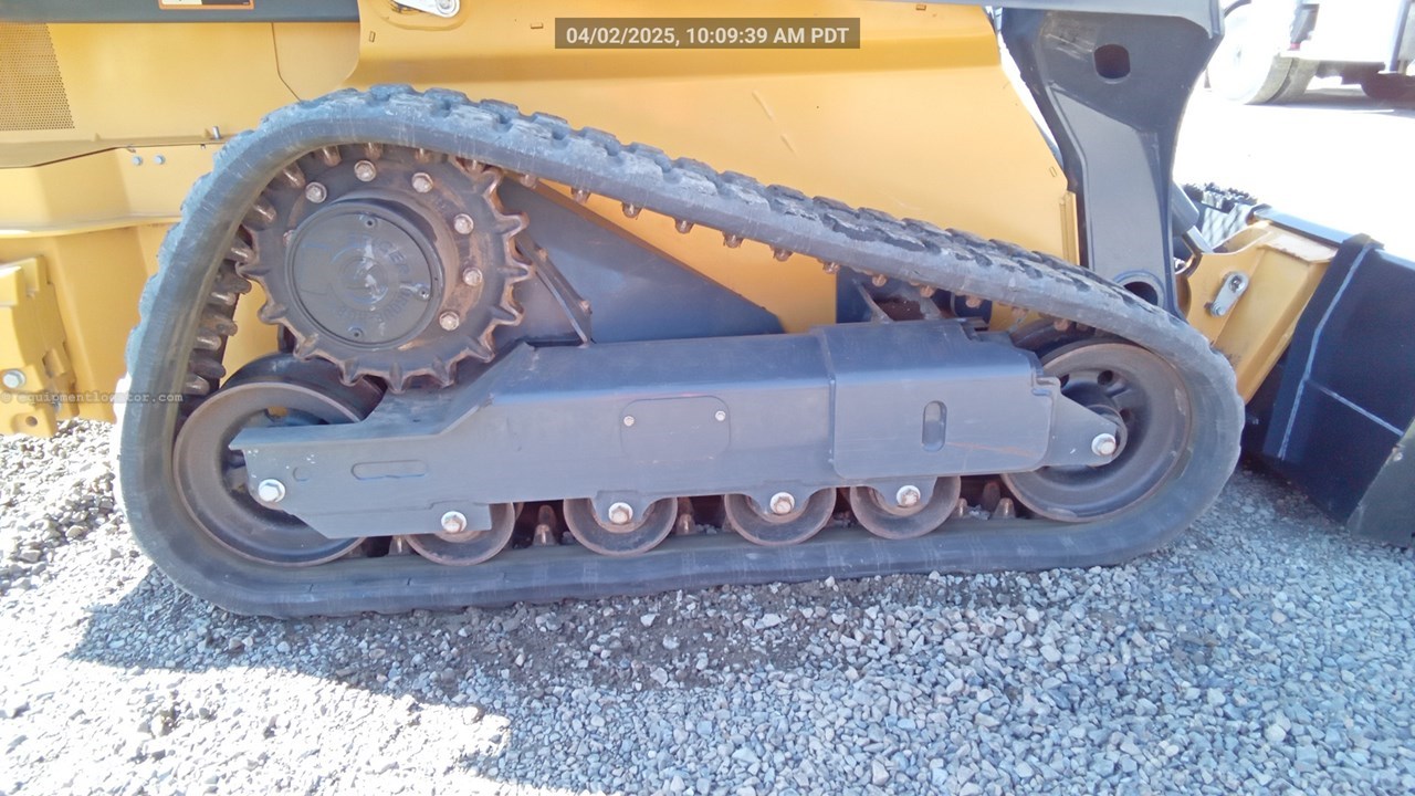 2023 John Deere 325G Image 10