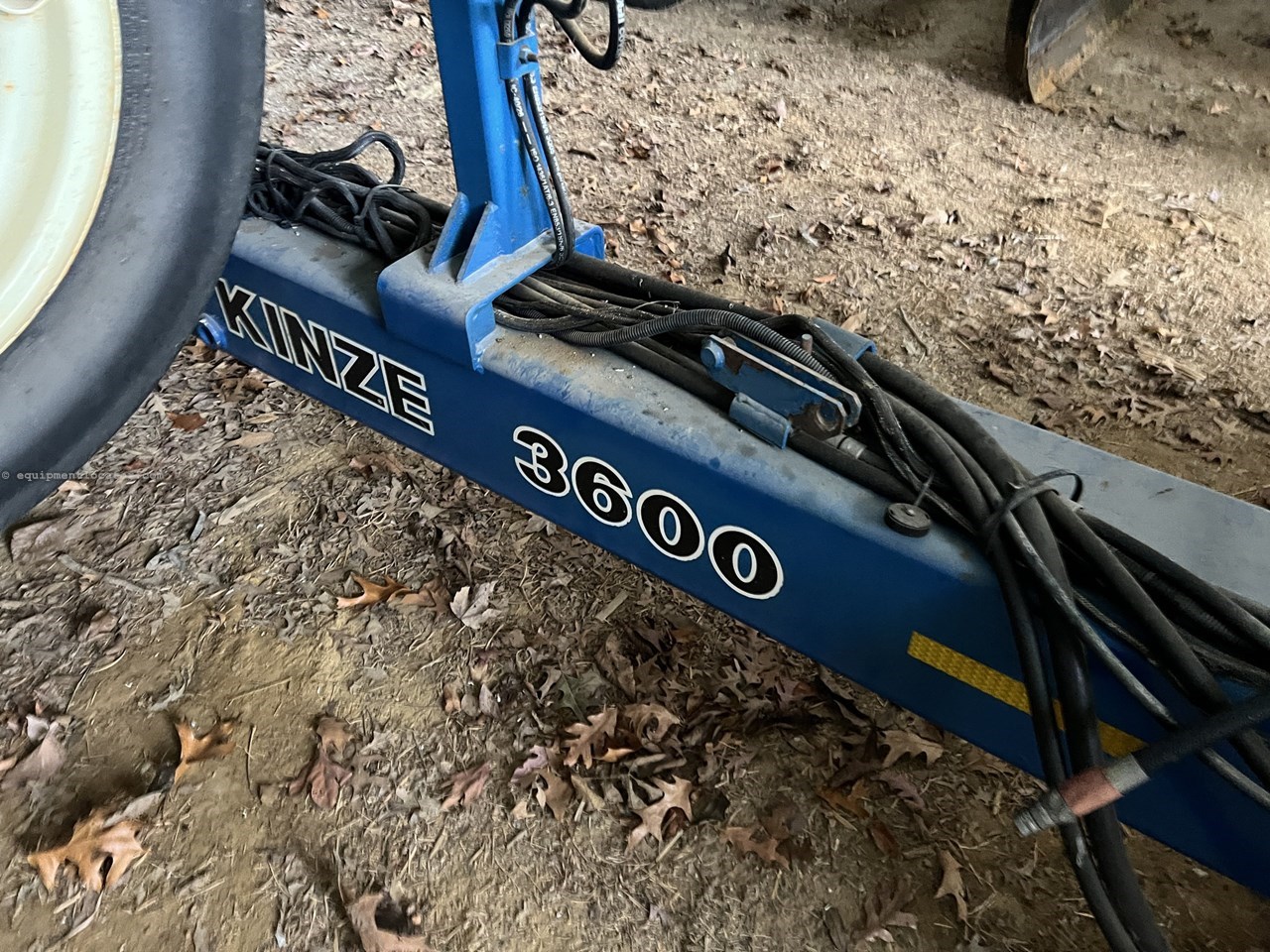 2006 Kinze 3600 Image 10