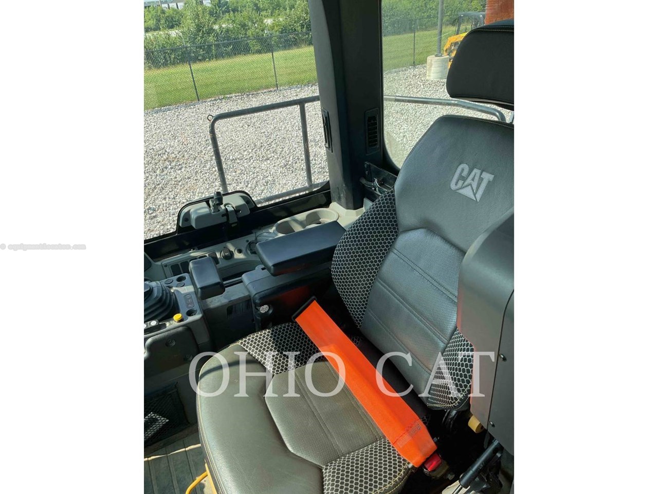 2023 Caterpillar 815 Image 10