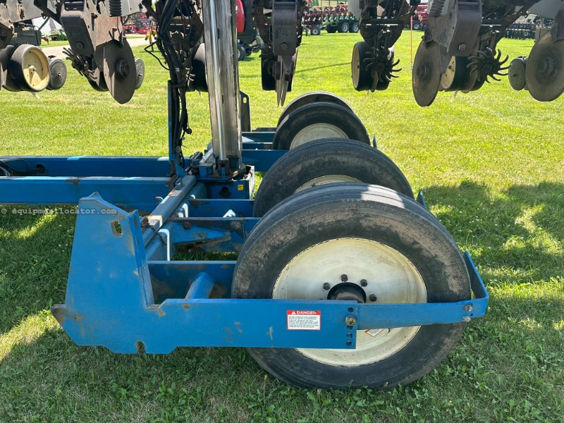 1995 Kinze 2600-12 Image 10