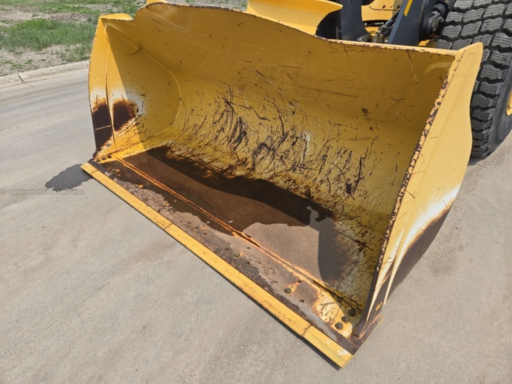 2019 John Deere 544L Image 13
