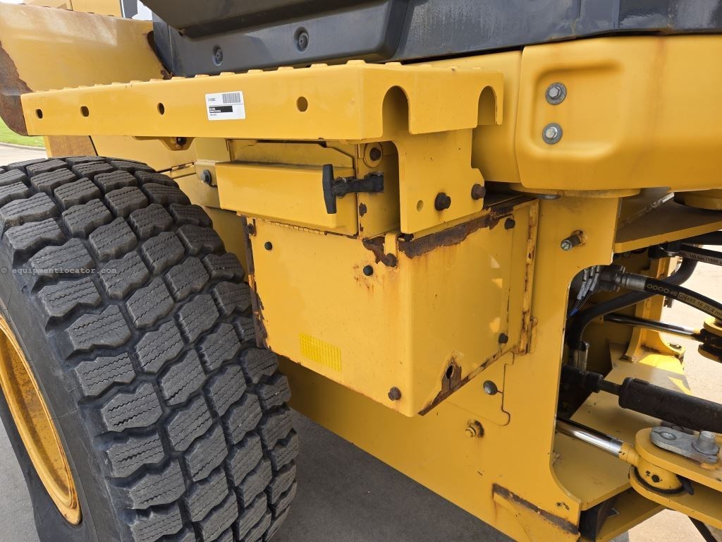 2019 John Deere 544L Image 16