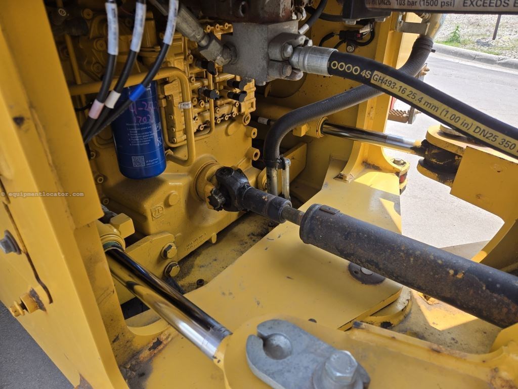 2019 John Deere 544L Image 18