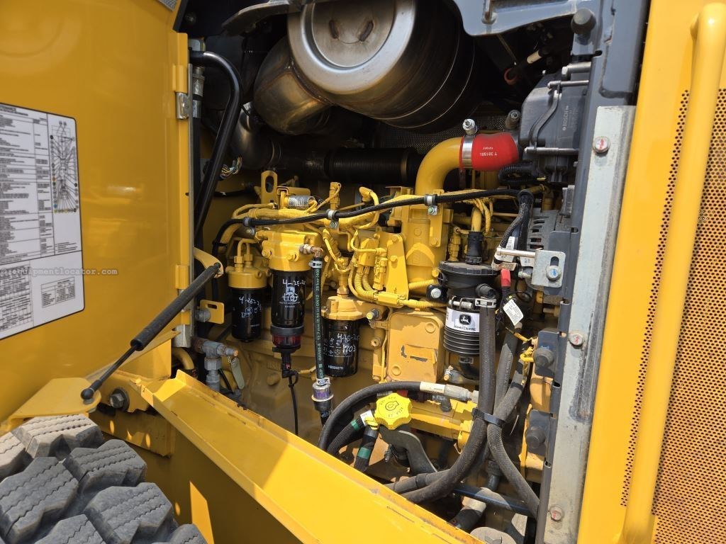 2019 John Deere 544L Image 23