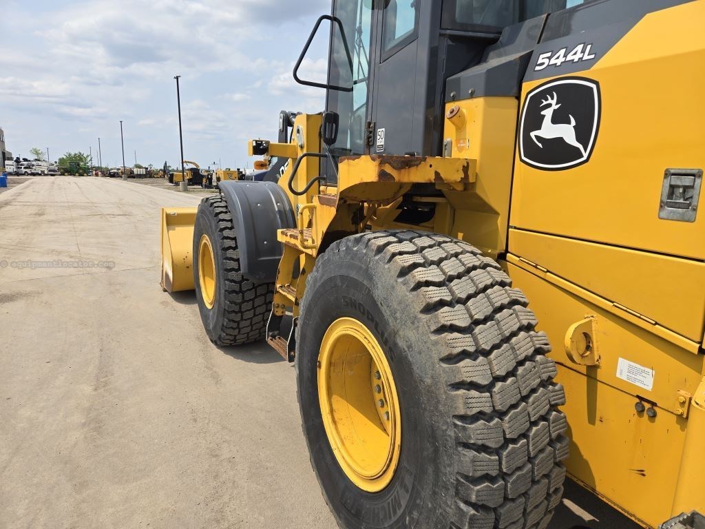 2019 John Deere 544L Image 25