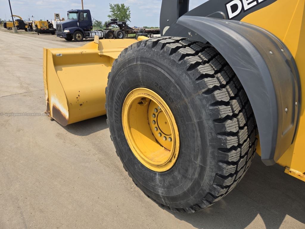 2019 John Deere 544L Image 29