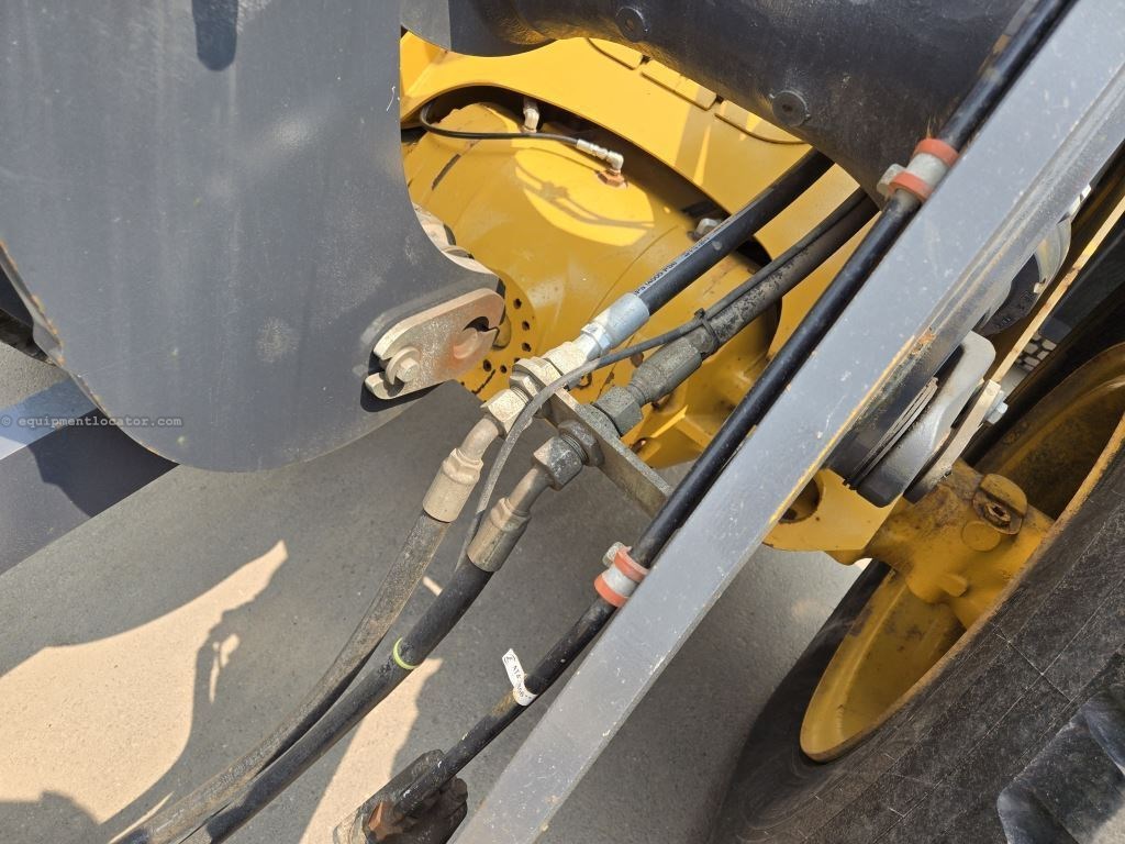2019 John Deere 544L Image 31