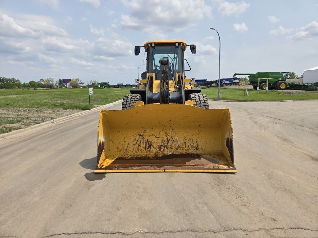 2019 John Deere 544L Image 34