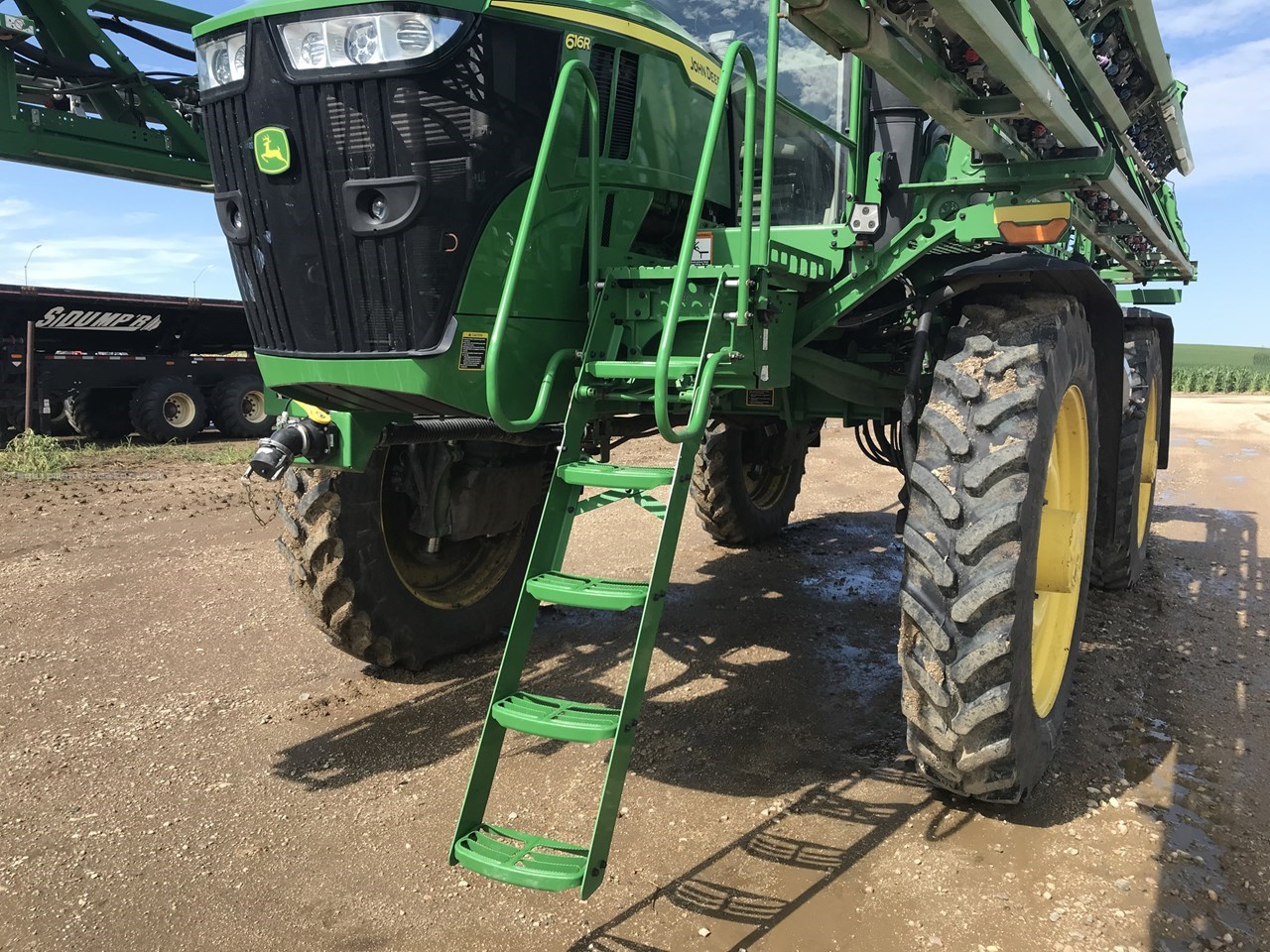 2023 John Deere 616R Image 10