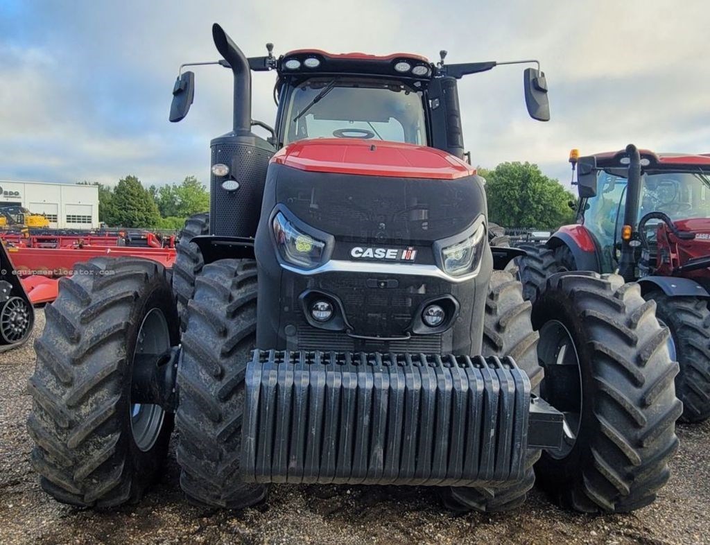 2023 Case IH 310 MAGNUM Image 3