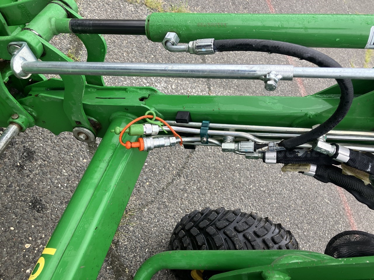 2023 John Deere 1025R Image 10