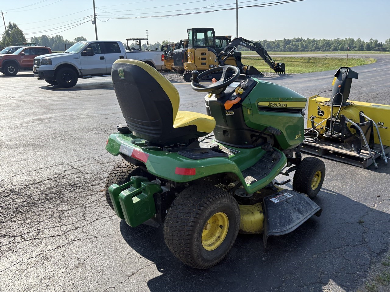 2021 John Deere x370 Image 2