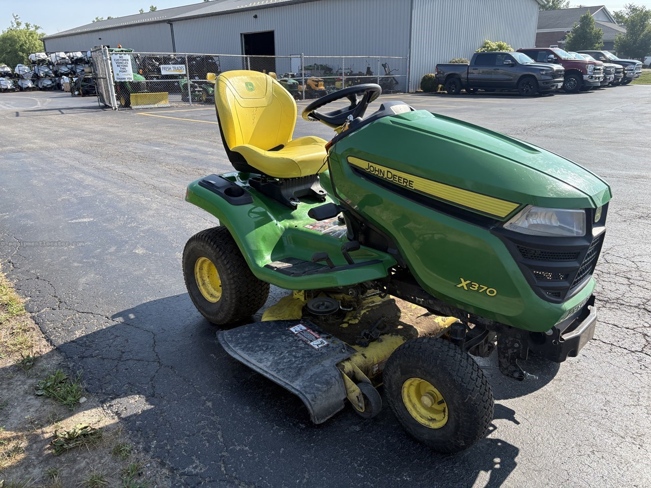 2021 John Deere x370 Image 4