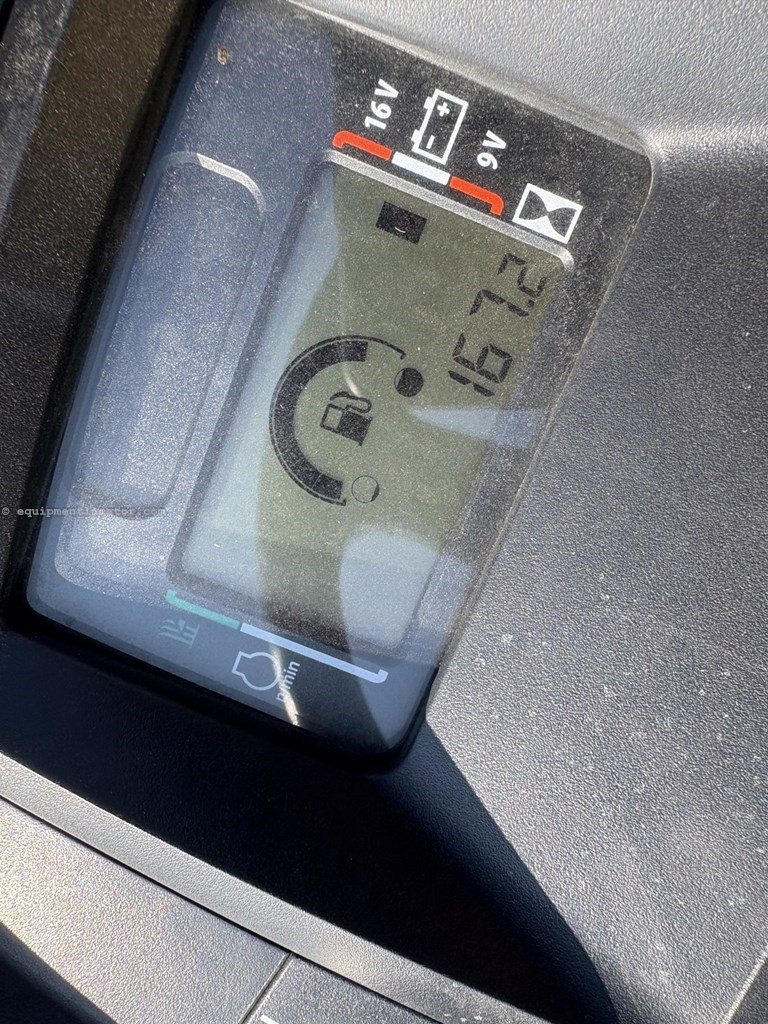 2021 John Deere x370 Image 6