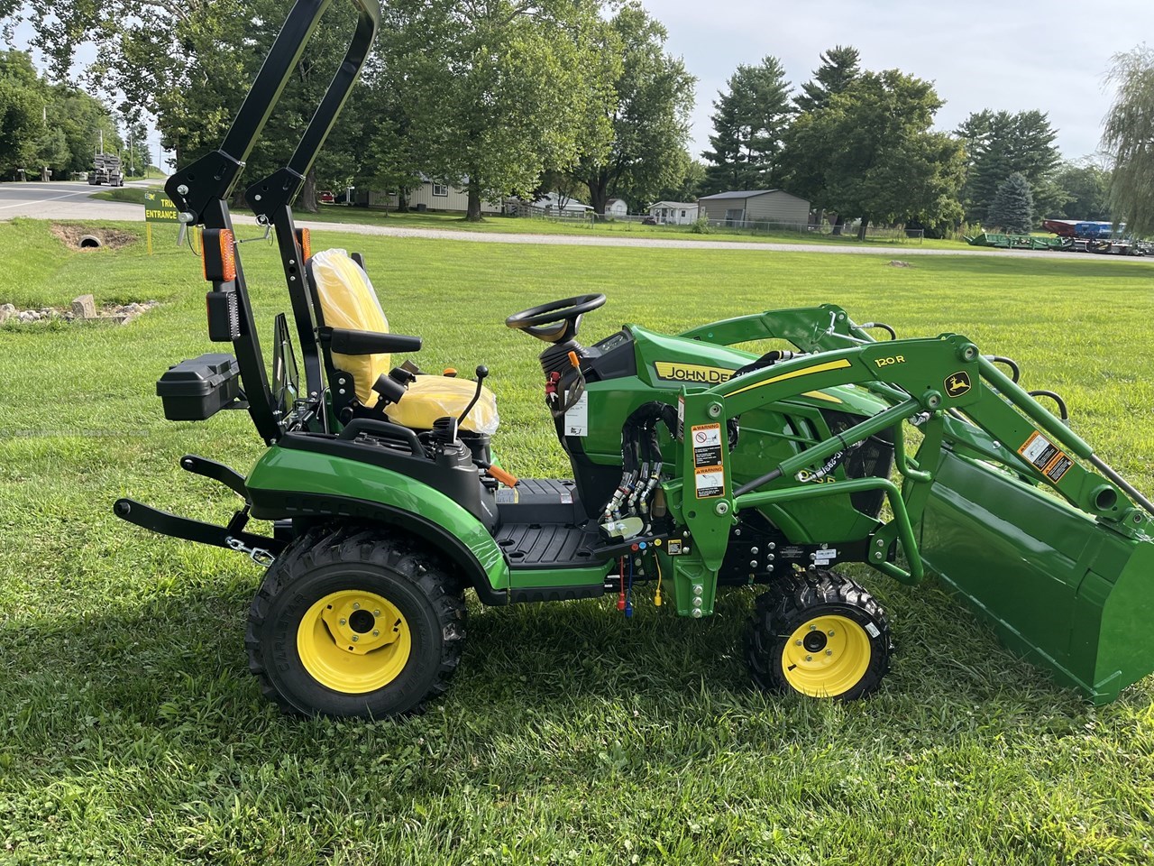 2025 John Deere 1025R Image 4