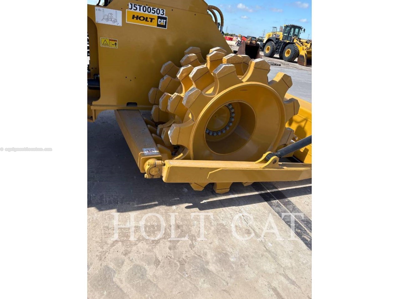 2025 Caterpillar 815 Image 10