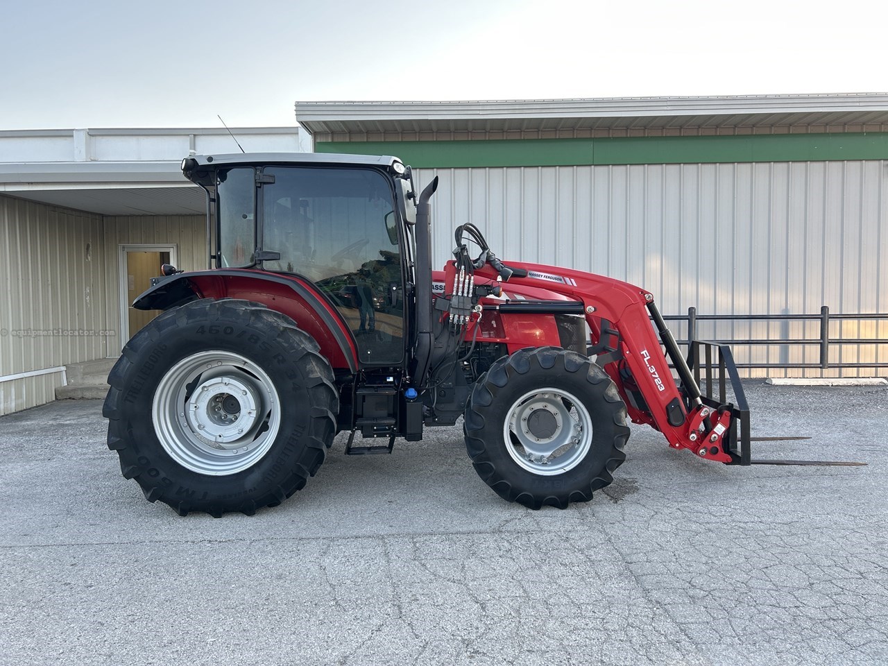 2020 Massey Ferguson 5710 Image 4