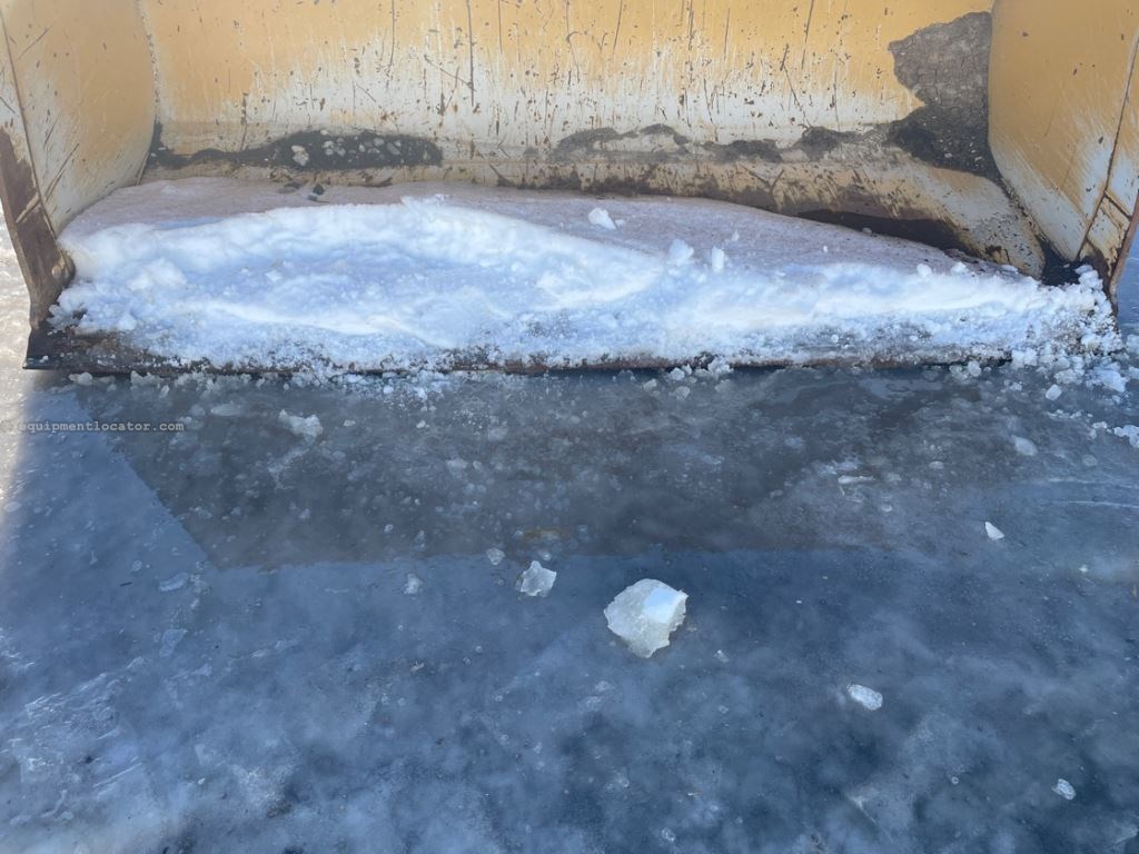 2017 John Deere 624K Image 11