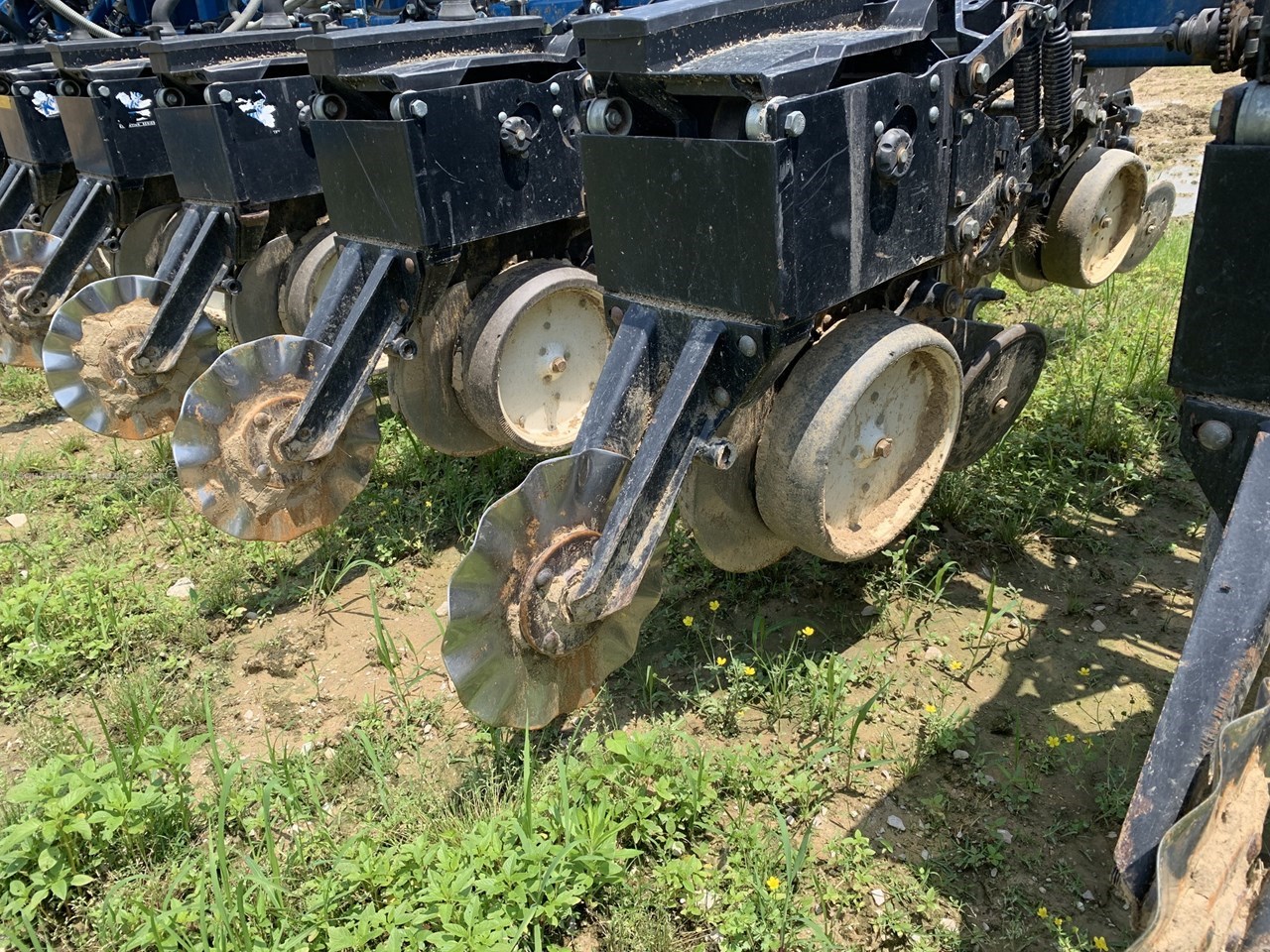 2011 Kinze 3600 Image 10