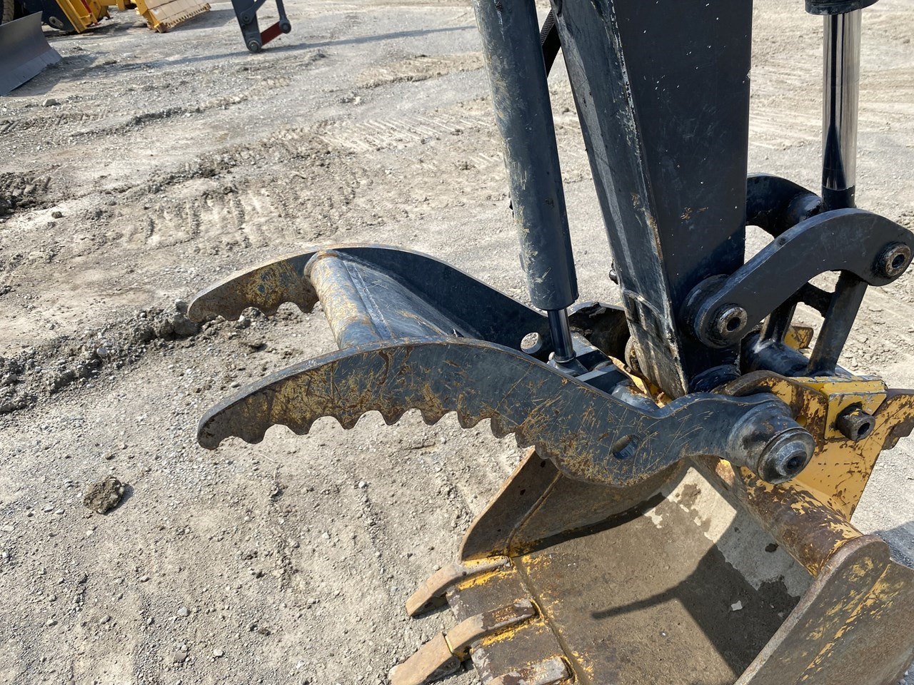 2018 John Deere 35G Image 10