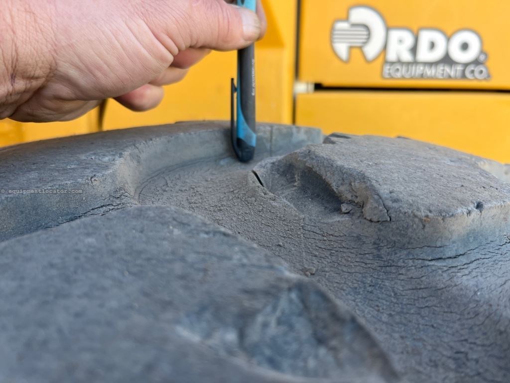 2022 John Deere 544P Image 36