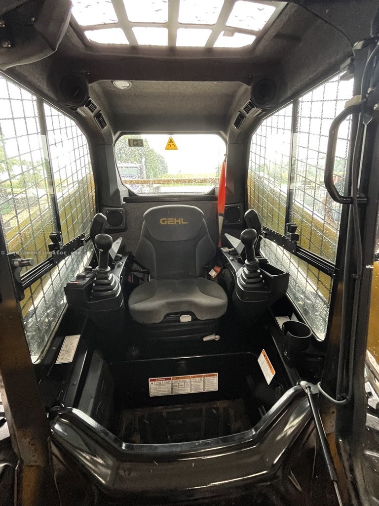 2025 Gehl V230 Image 10
