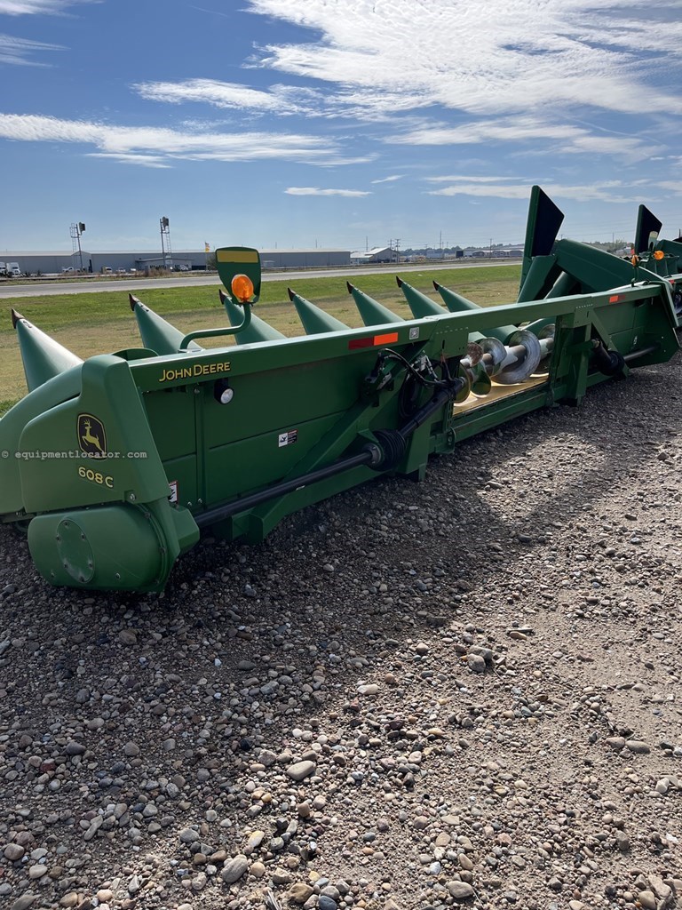 2011 John Deere 608C Image 10