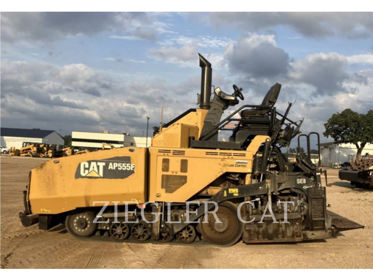 2017 Caterpillar AP555F Image 10