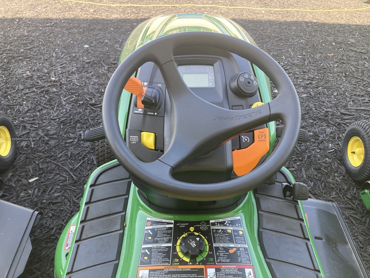 2025 John Deere x330 Image 4