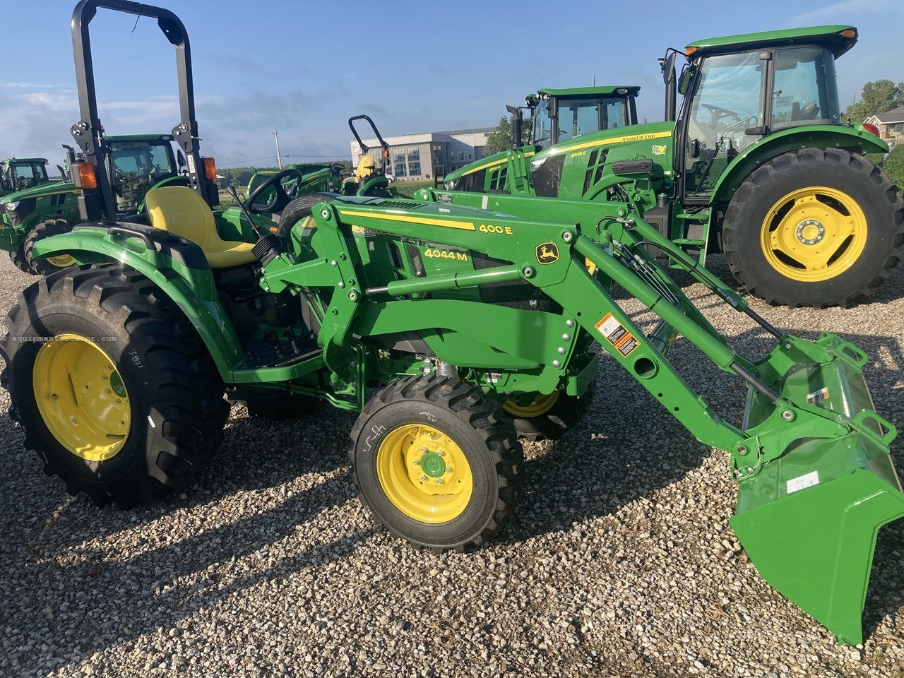 2025 John Deere 4044M Image 3