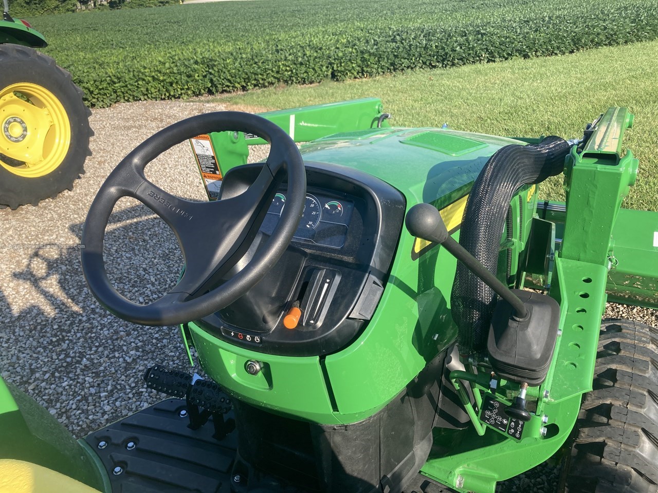 2025 John Deere 4044M Image 4