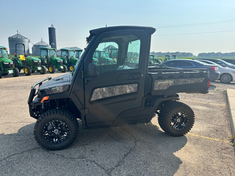 2025 John Deere 845R Image 2