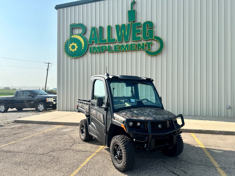 2025 John Deere 845R Image 3