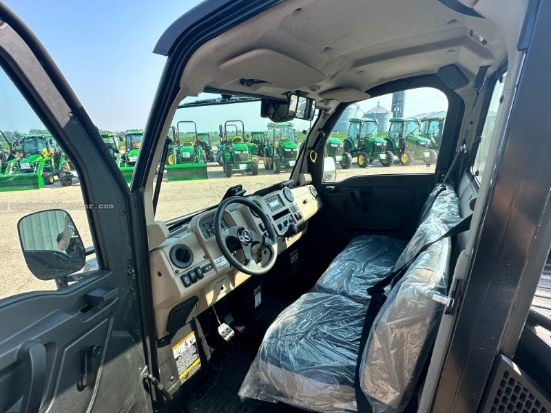 2025 John Deere 845R Image 5