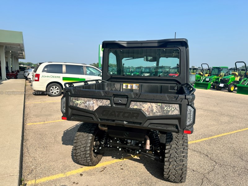 2025 John Deere 845R Image 7