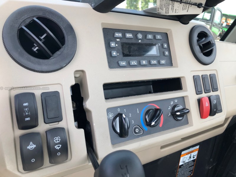 2025 John Deere 845R Image 6